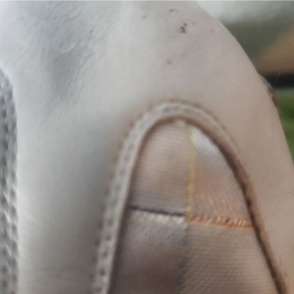 Skechers 10 LightGray Criss-cross SlipOn CheckeredPatent on the side Women Shoes - Picture 8 of 9